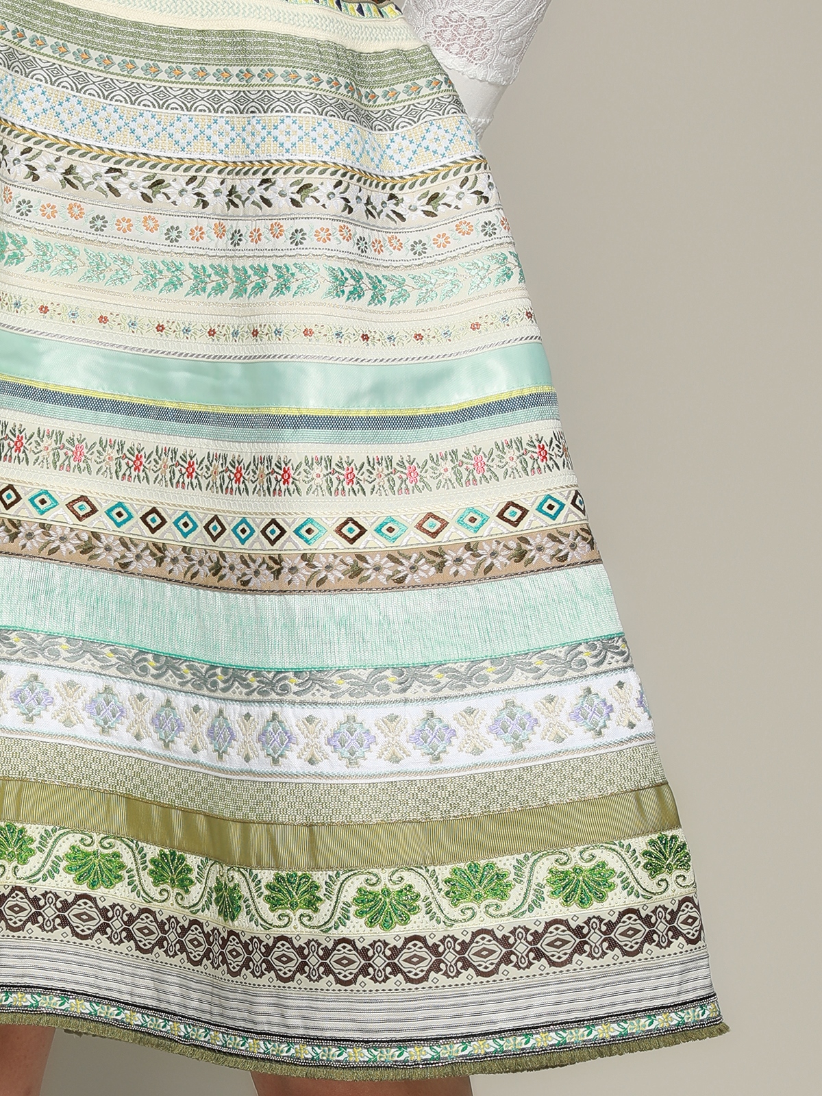 Dirndl Schlicht Grün in eleganter Ausführung