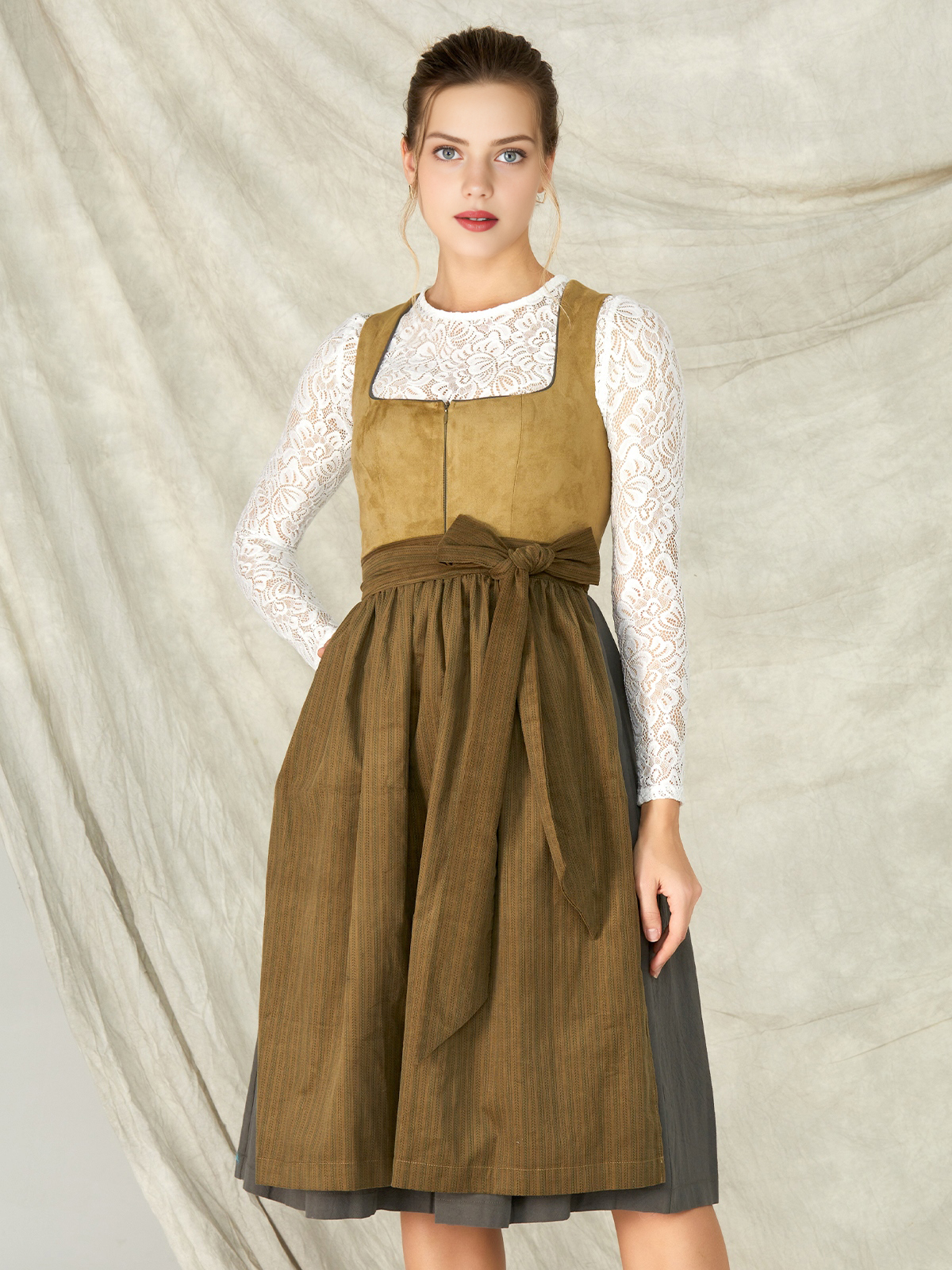 Dirndl Bluse Kurzarm in Grün