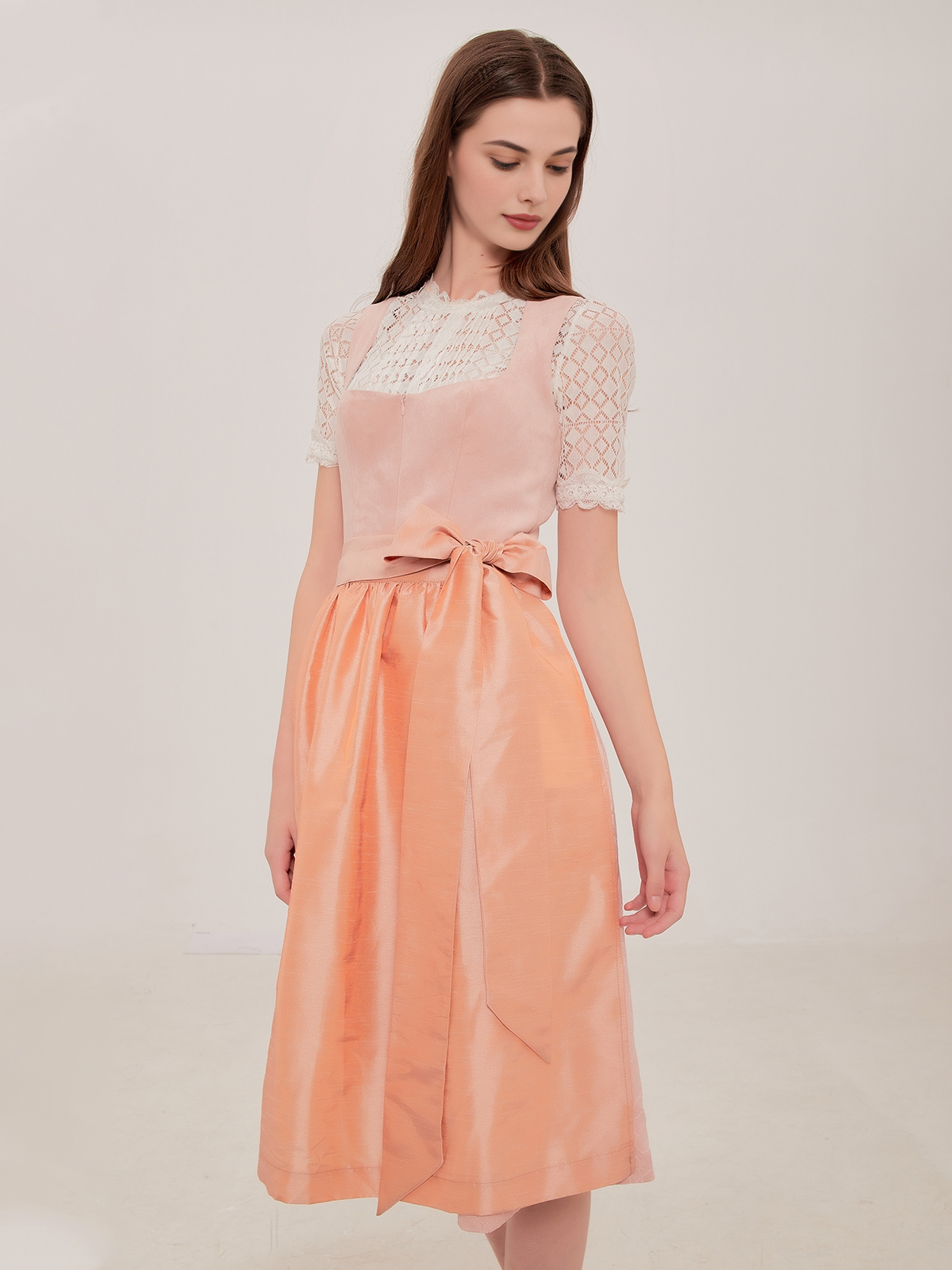 Dirndl Orange in eleganter Ausführung