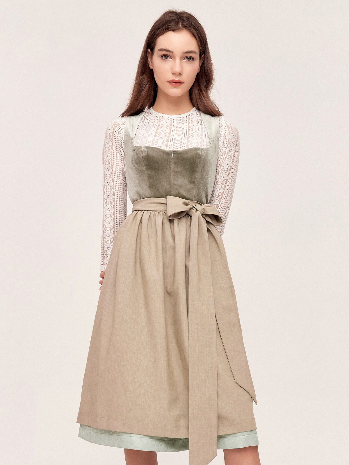 Modernes Dirndl in Grün