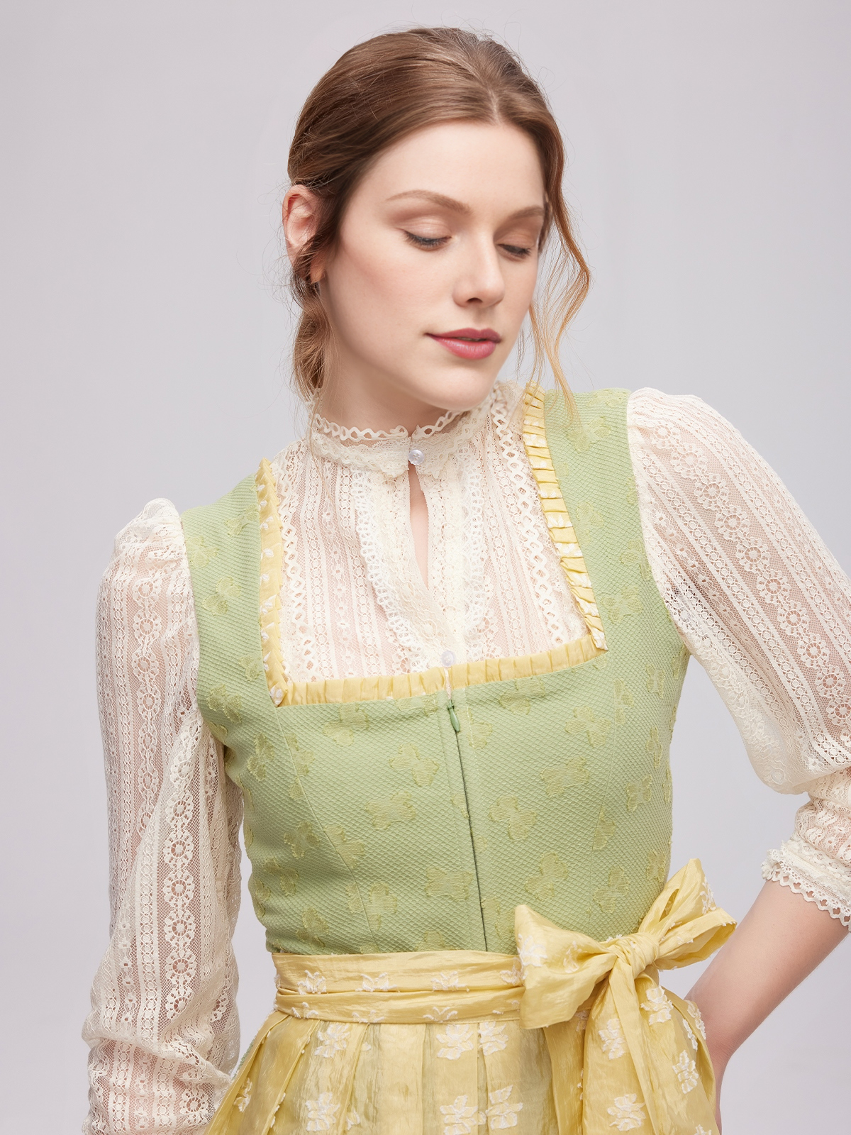 Dirndl Samt Grün – Eleganz trifft Tradition
