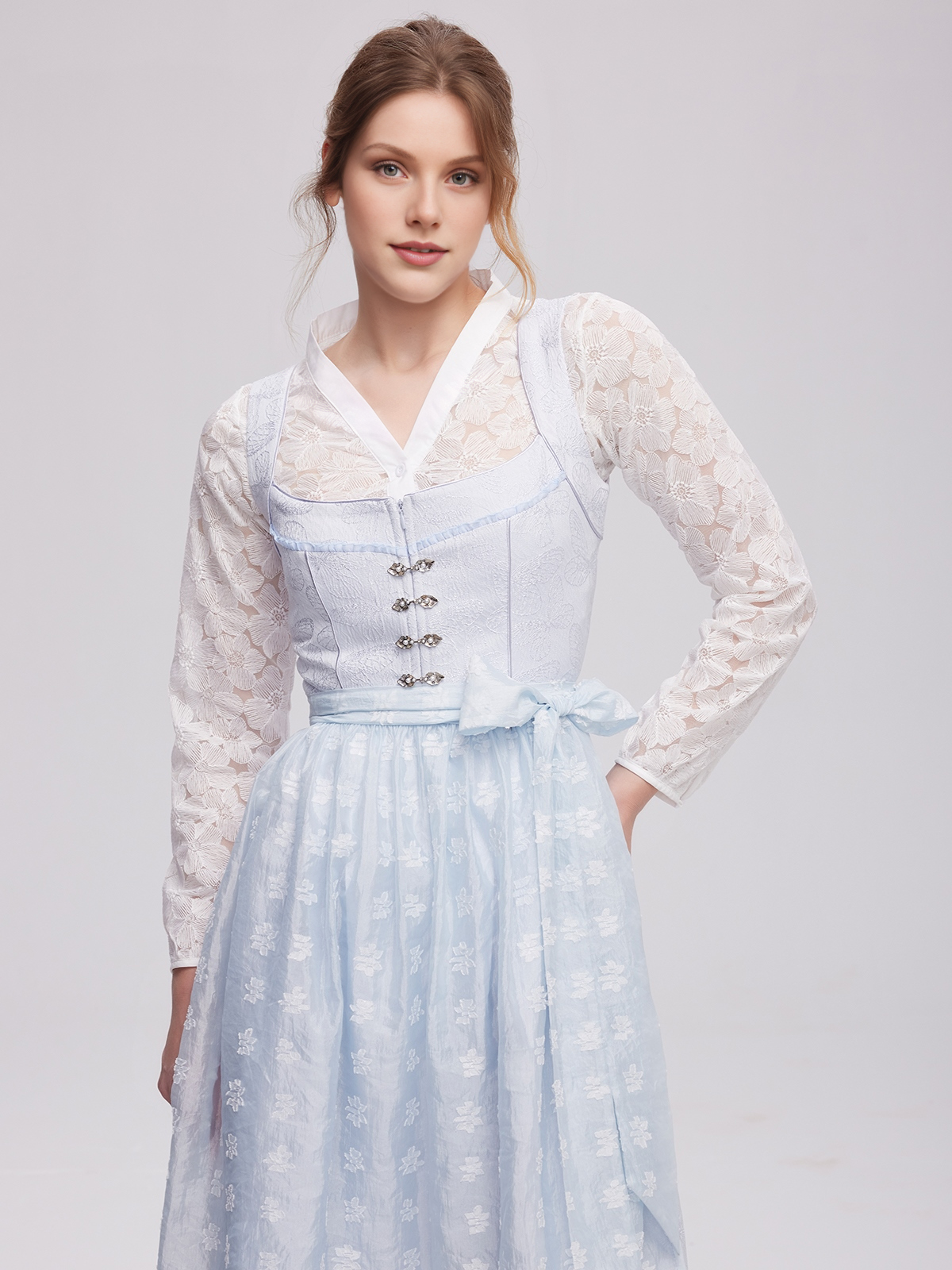 Modernes Dirndl in Blau