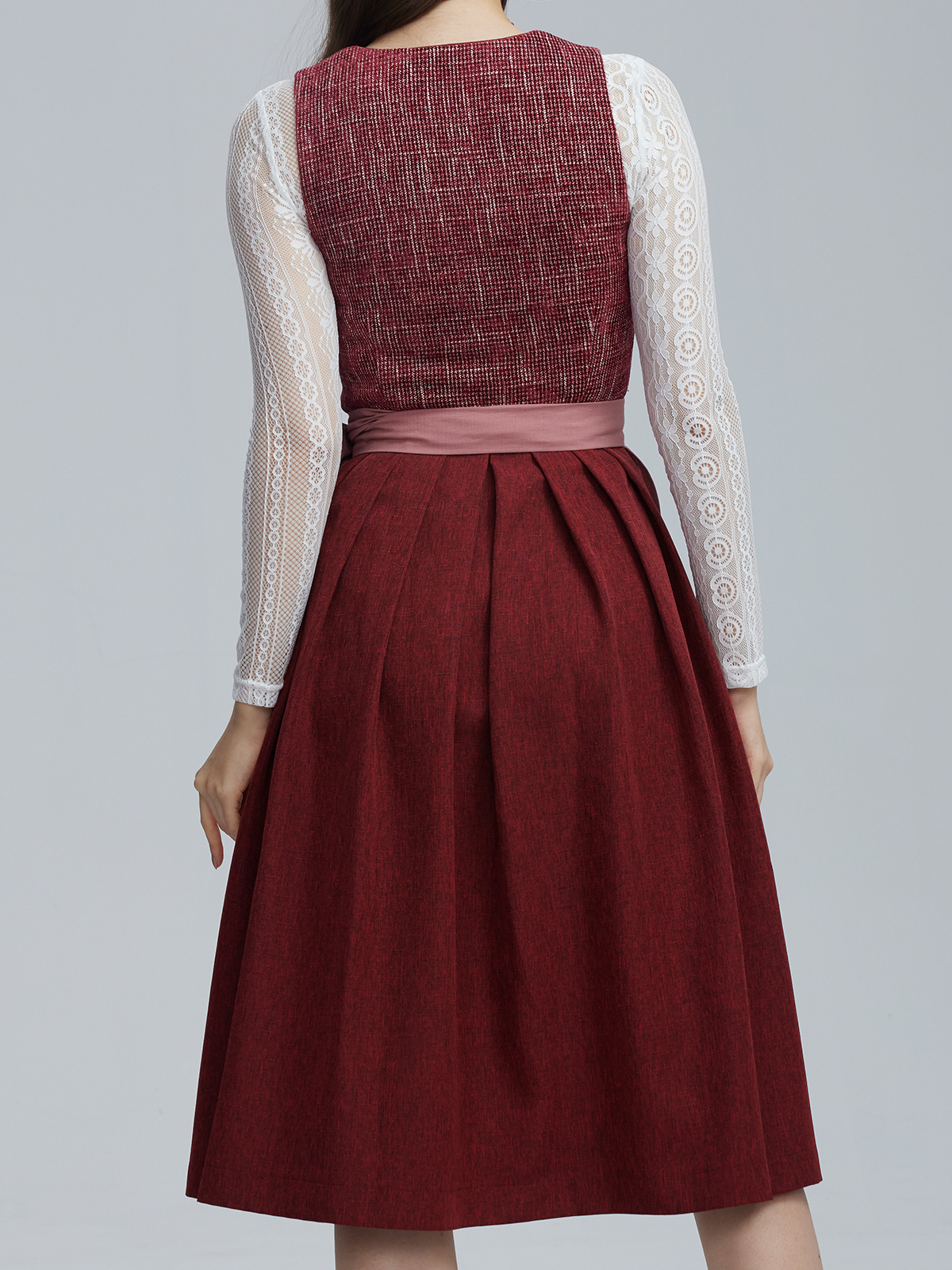 Dirndl in Rot – klassisch & leidenschaftlich