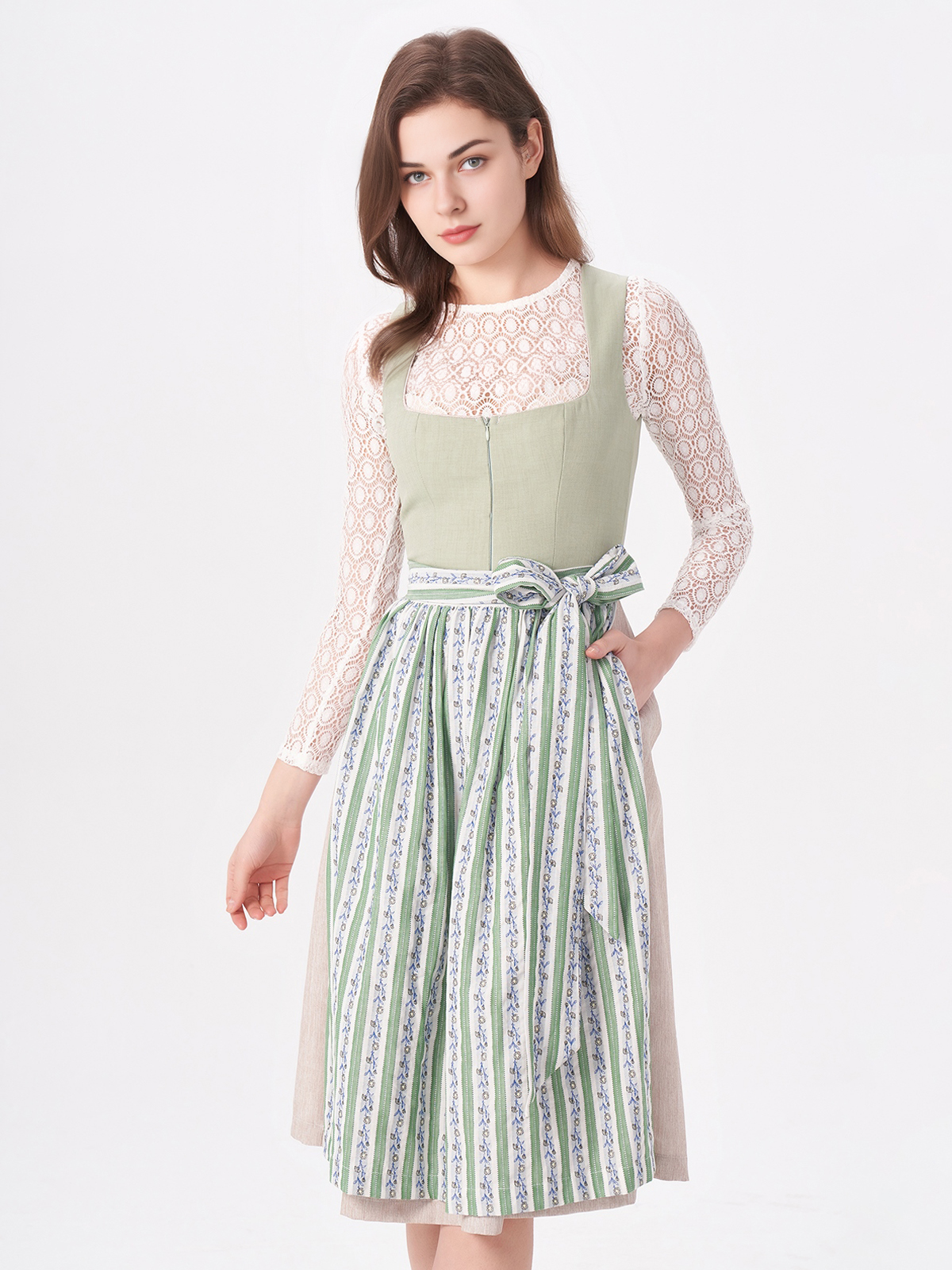 Dirndl mit Herzausschnitt in Grün