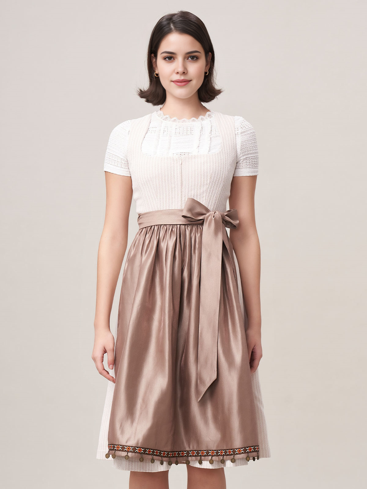 Ein grünes Dirndl in Beige – perfekt für einen natürlichen Look