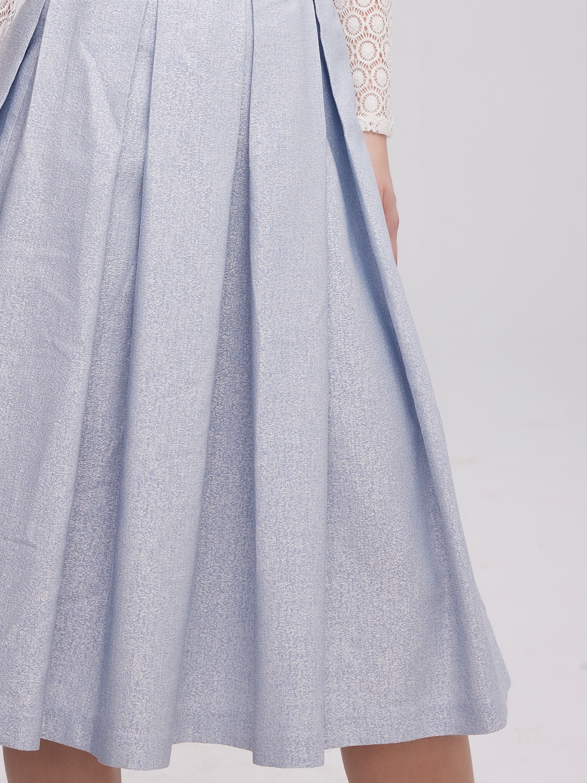 Modernes Dirndl in Grün mit schlanker Silhouette
