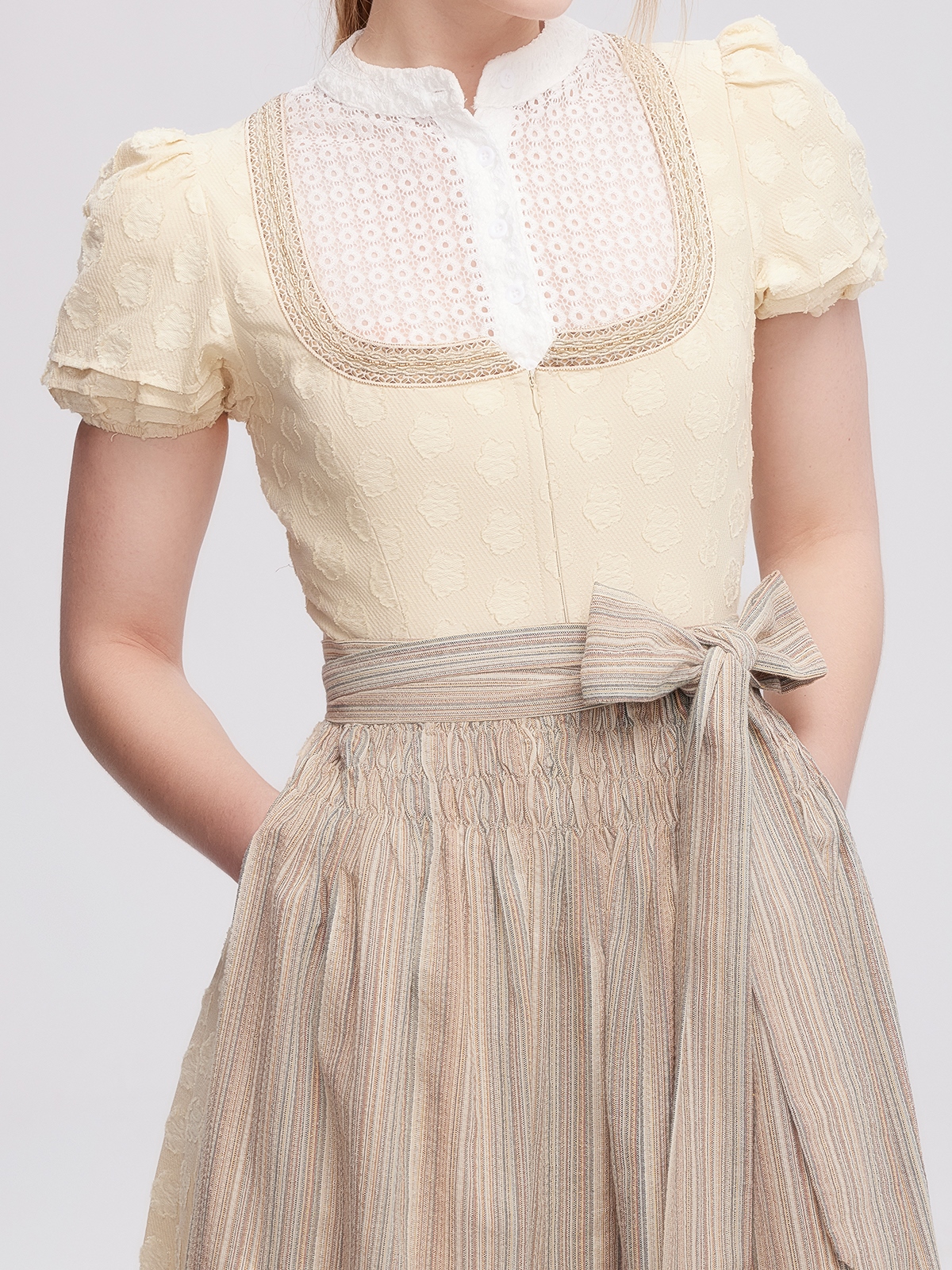 Dirndl in Gelb – Eleganz und Lebensfreude