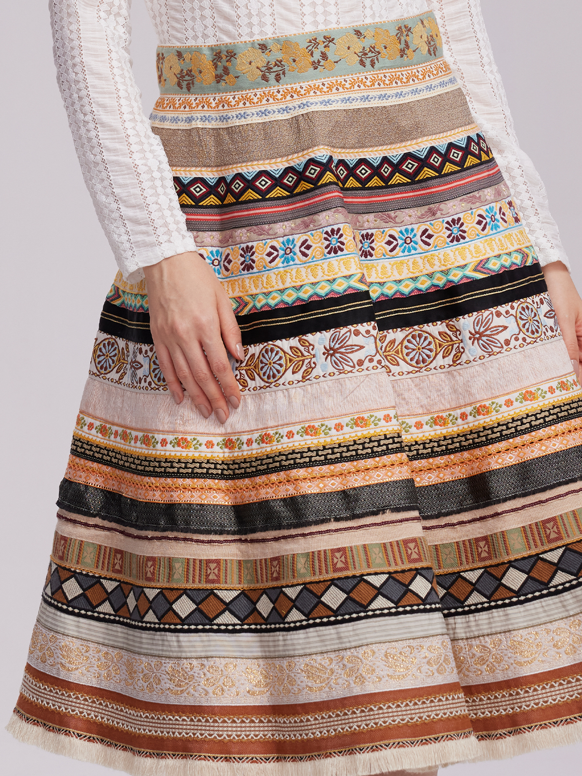 Modernes Dirndl in Gelb – urbaner Streetstyle