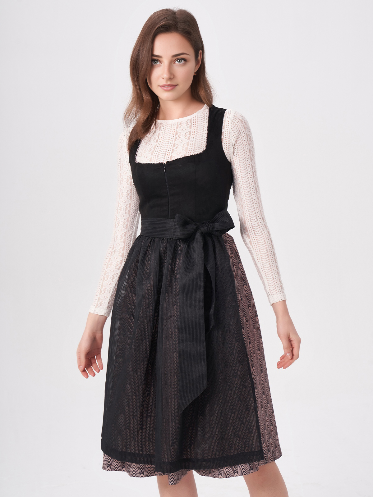Ehreer Dirndl in Schwarz – Eleganz und Tradition vereint