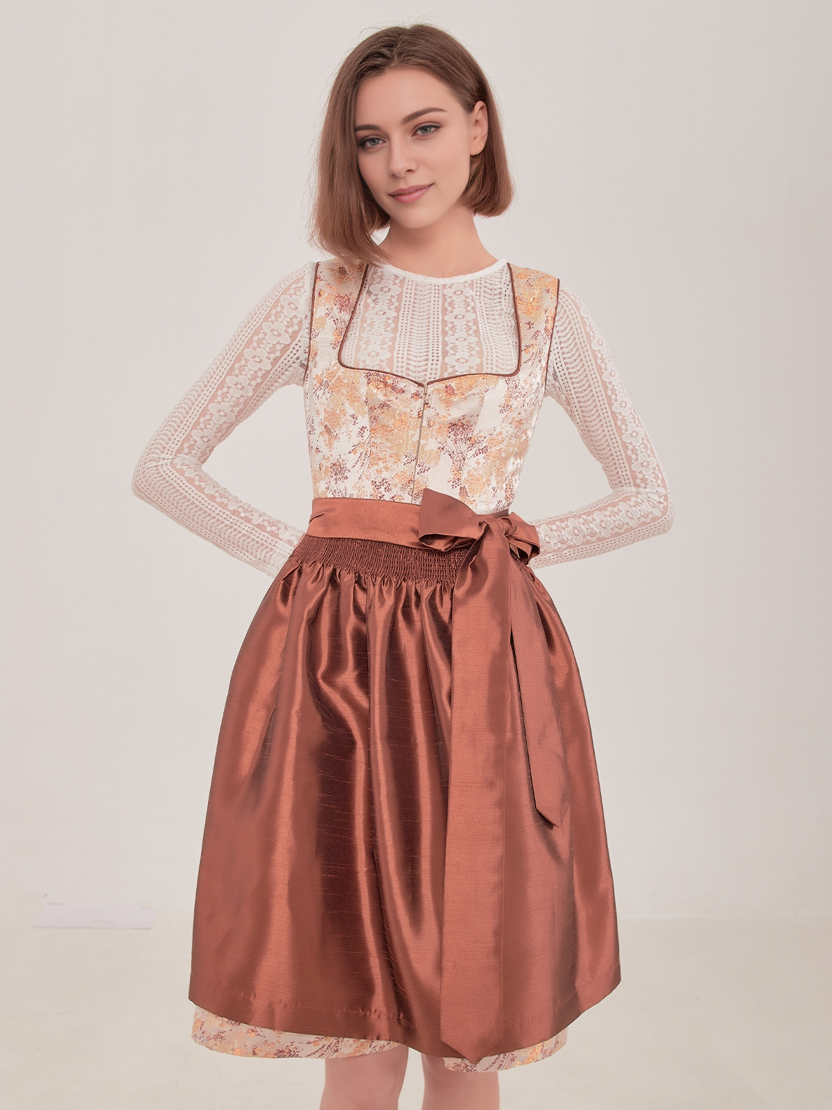 Dirndl in Gelb – ein Blickfang auf jedem Fest