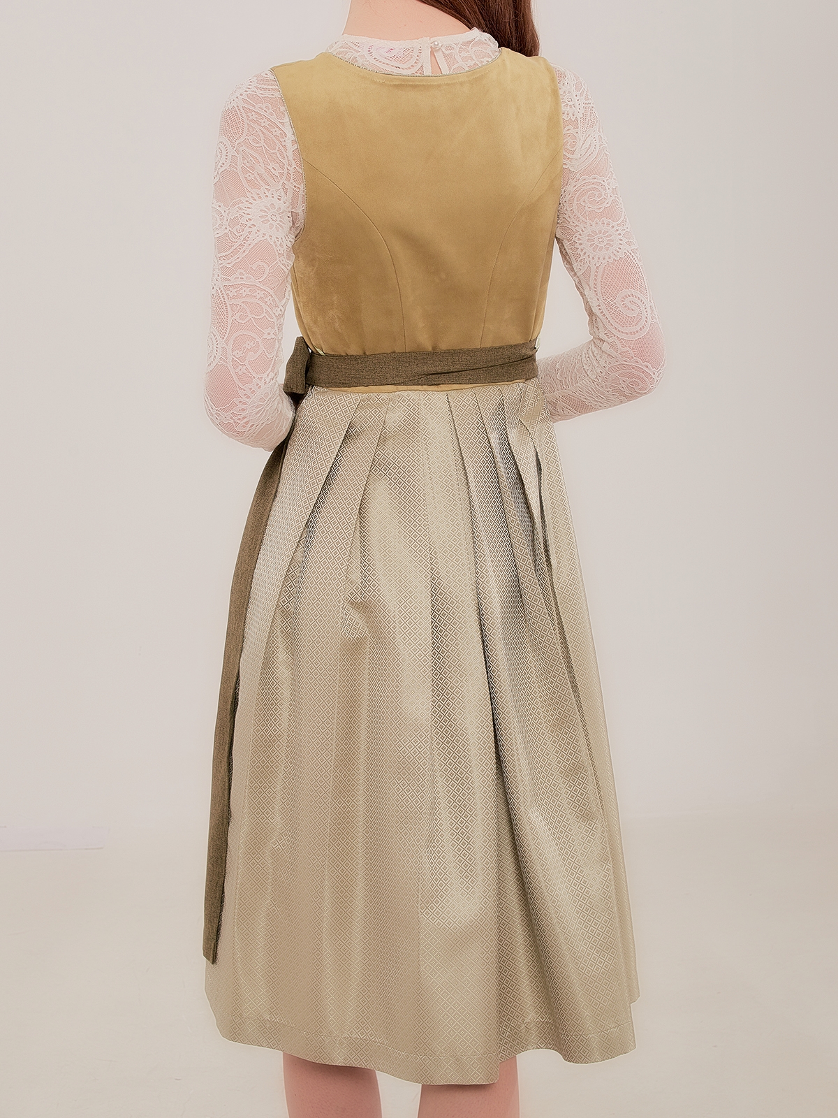 Beiges Dirndl mit modernem Touch