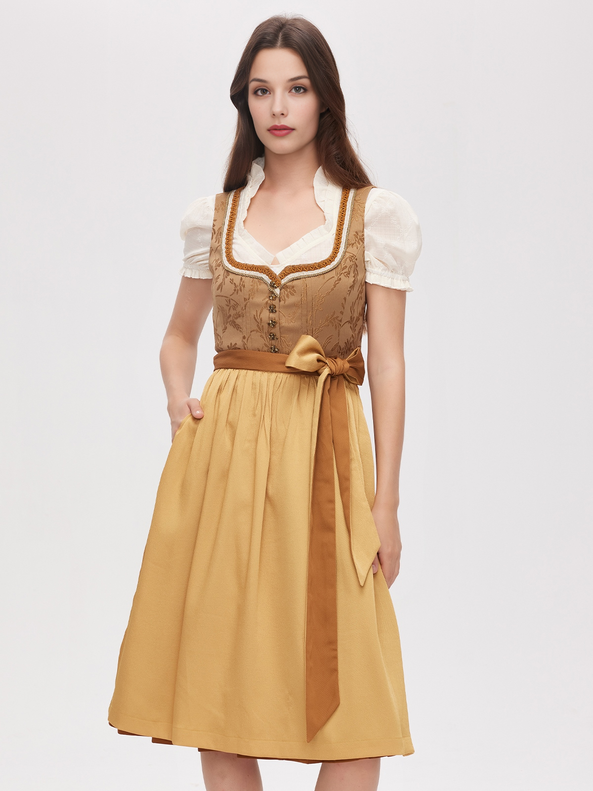 Dirndl mit gelbem Ausschnitt