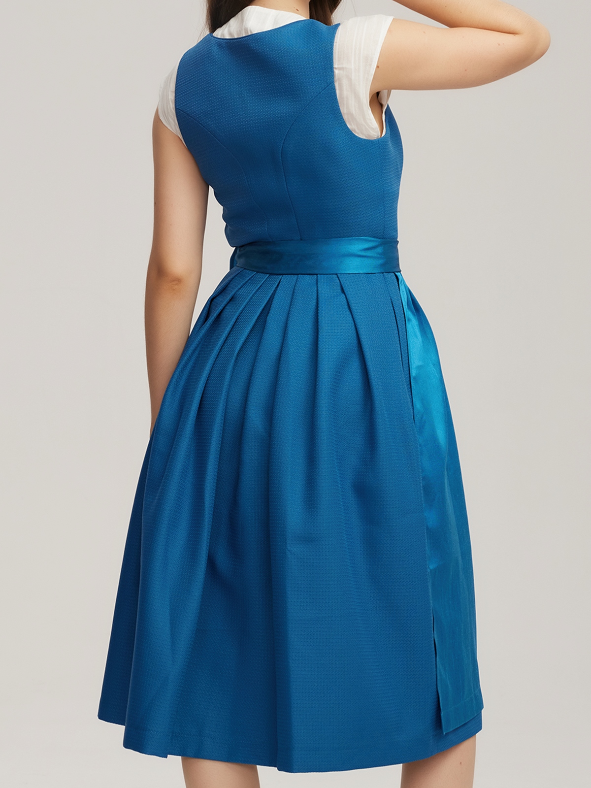 Dirndl in Grün mit blauer Schürze