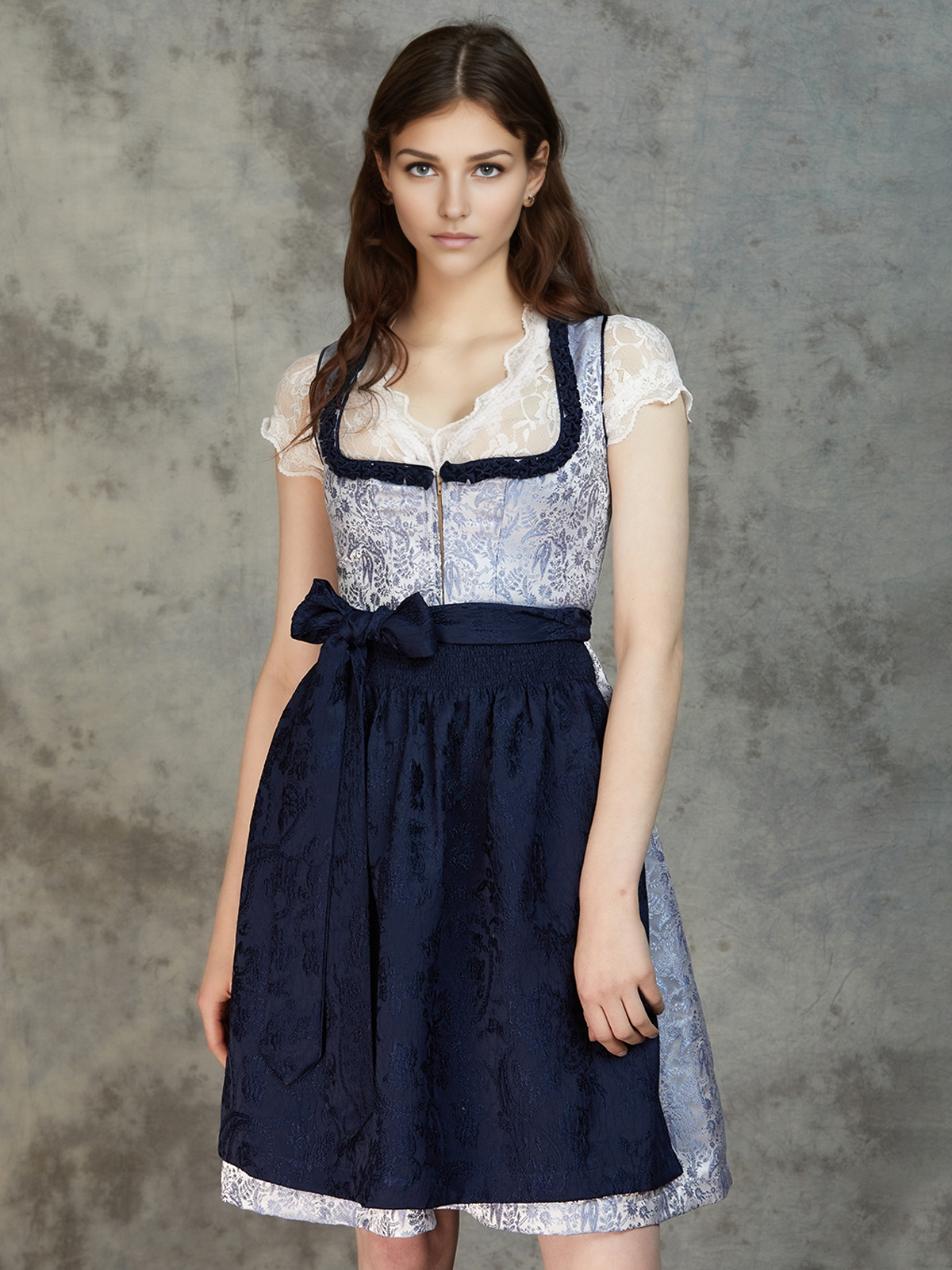 SamtDirndl Blau – Eleganz pur