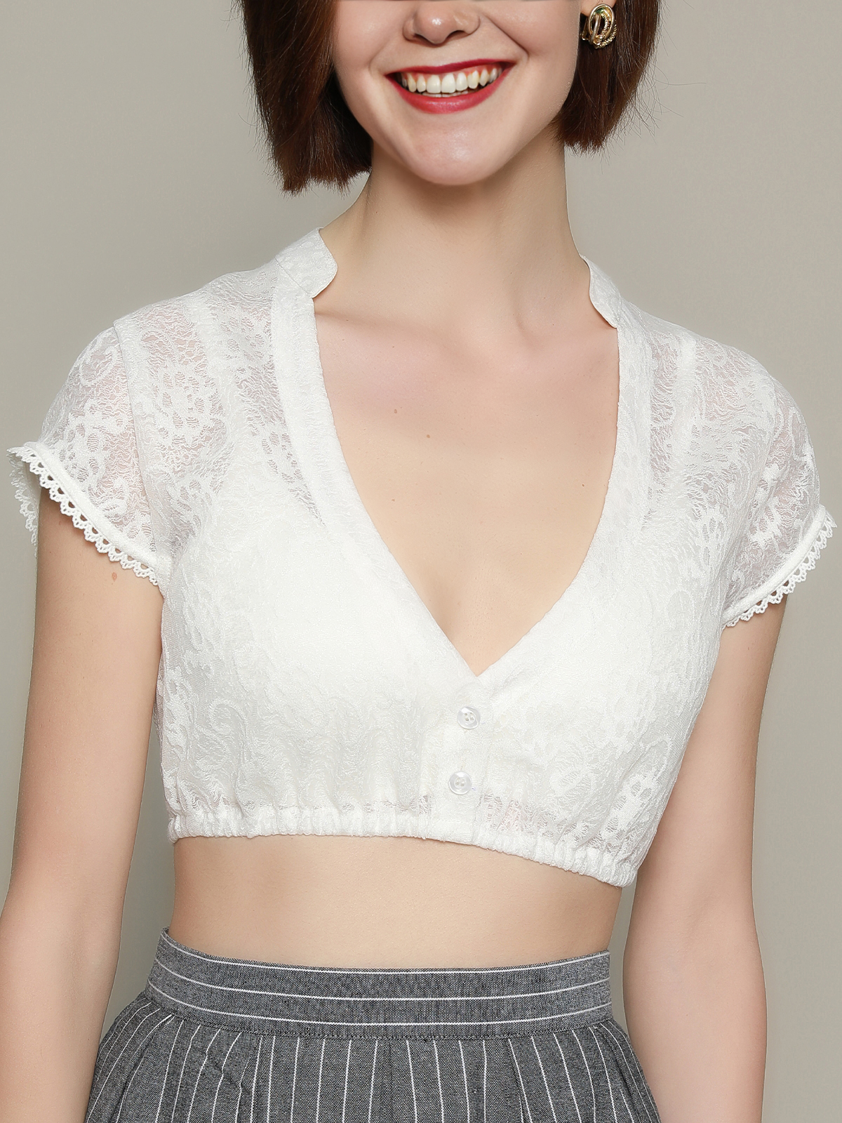 Modernes Dirndl mit schlichter Bluse