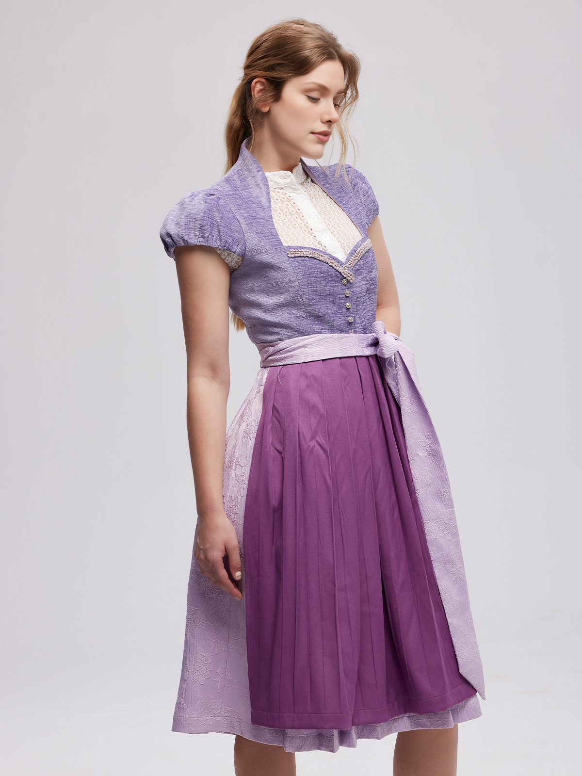 Modernes lila Ja Mei Dirndl