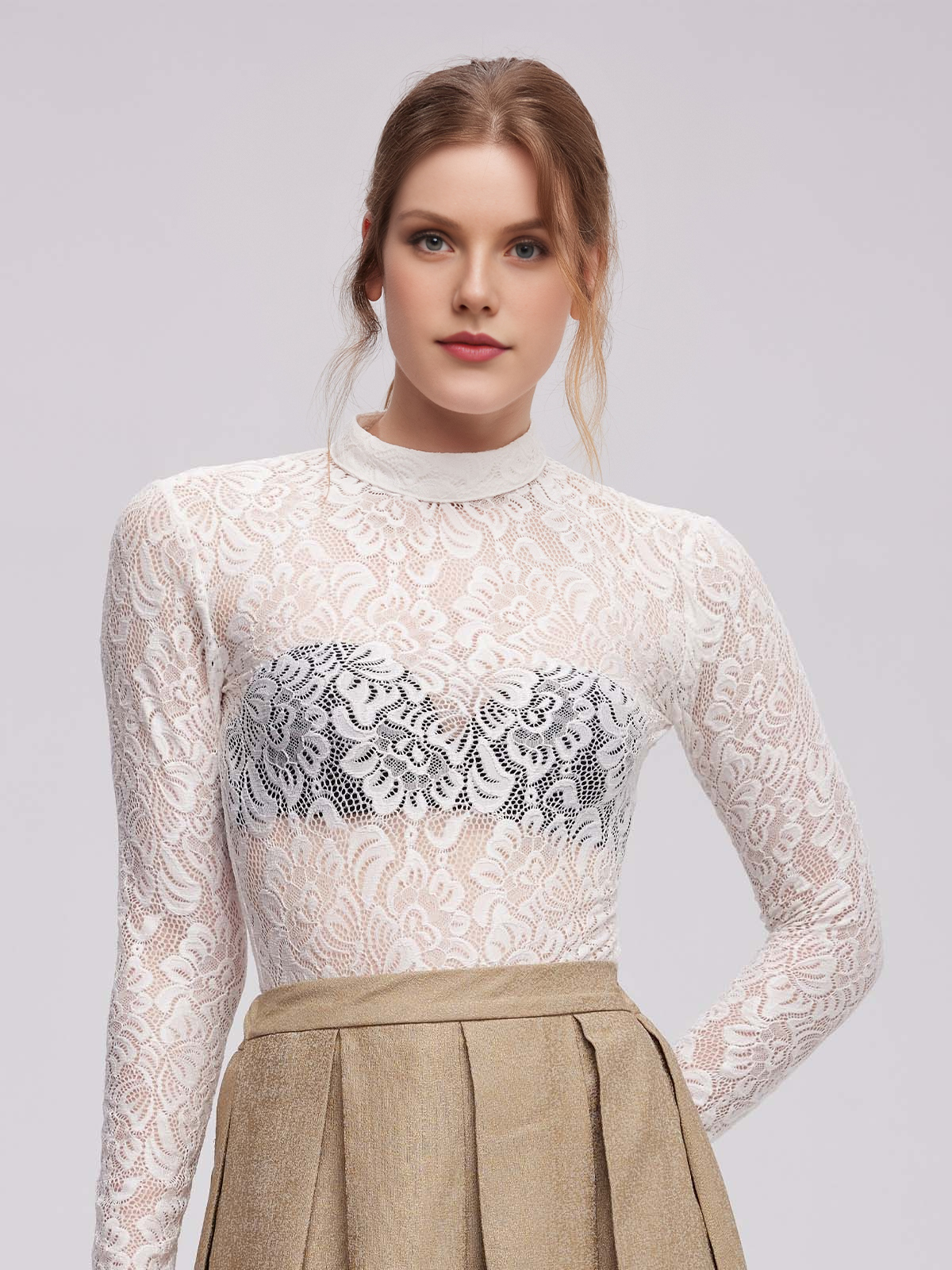 Elegantes weißes Dirndl mit Samt-Applikationen