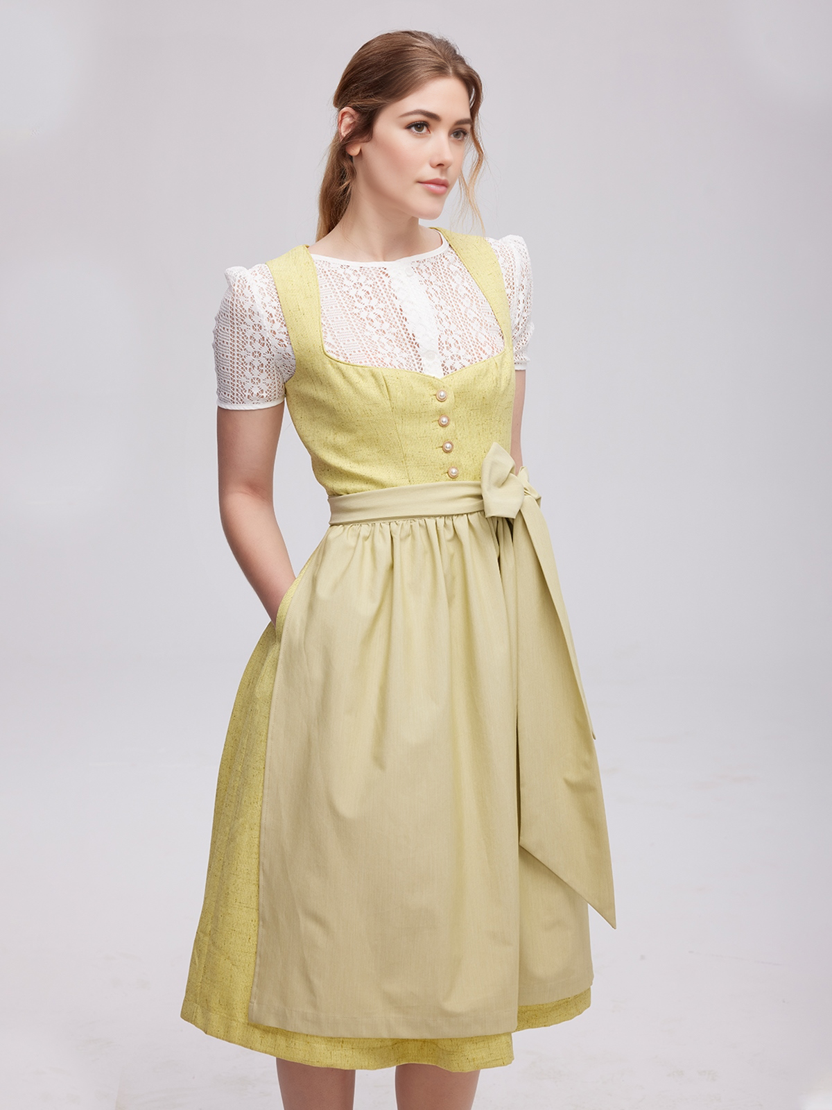 Modernes Dirndl in dunkelgrün – perfekt für städtische Eleganz