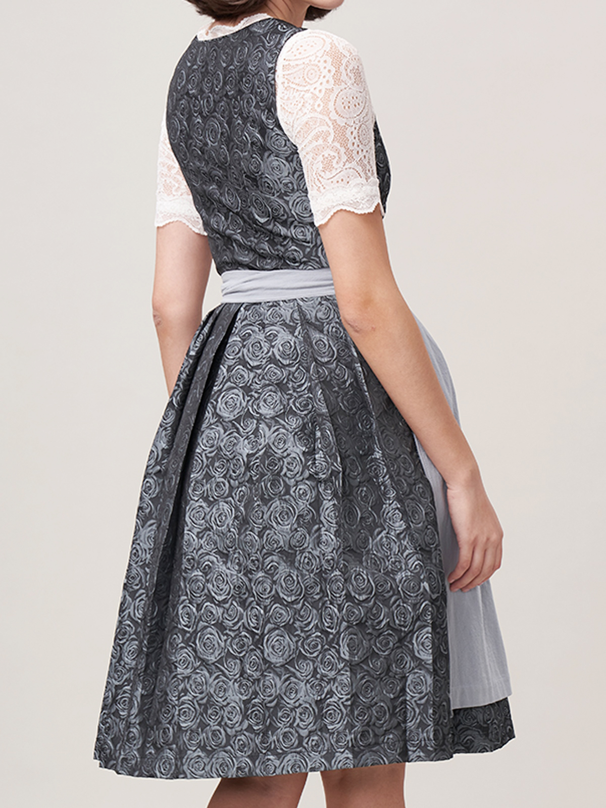 Dirndl in Blau mit floralen Details