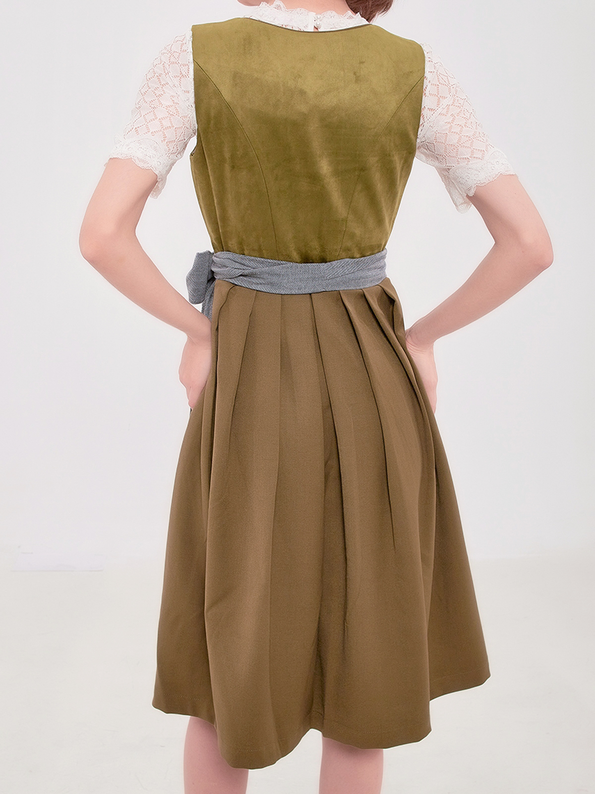 Dirndlbluse in Grün