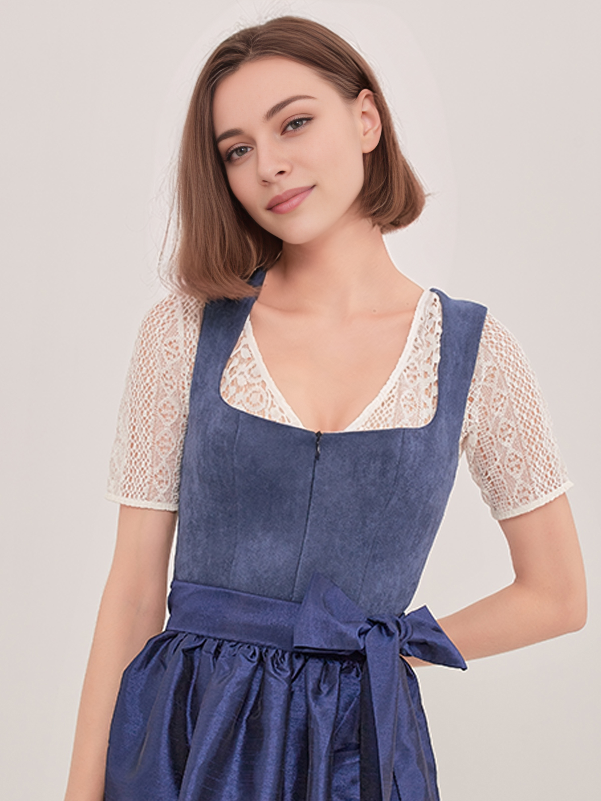 Traditionelles blaues Dirdel mit feinen Details