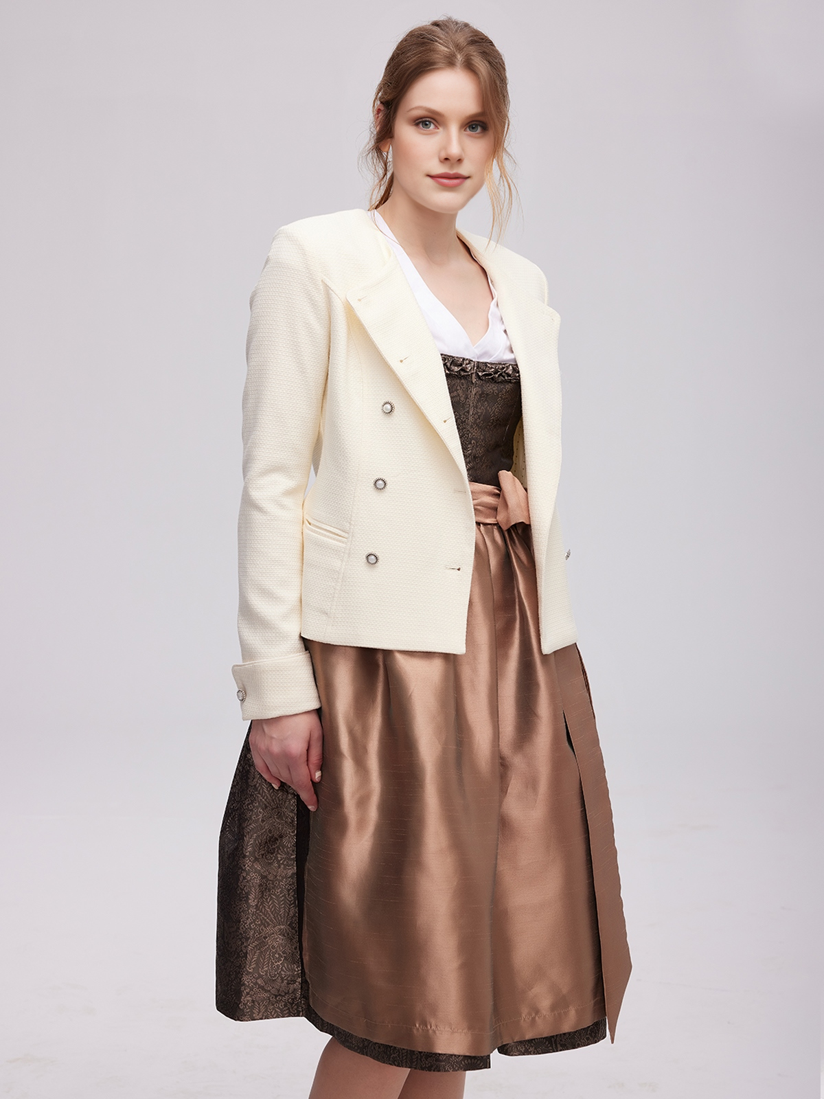 Dirndl mit weißer Jacke