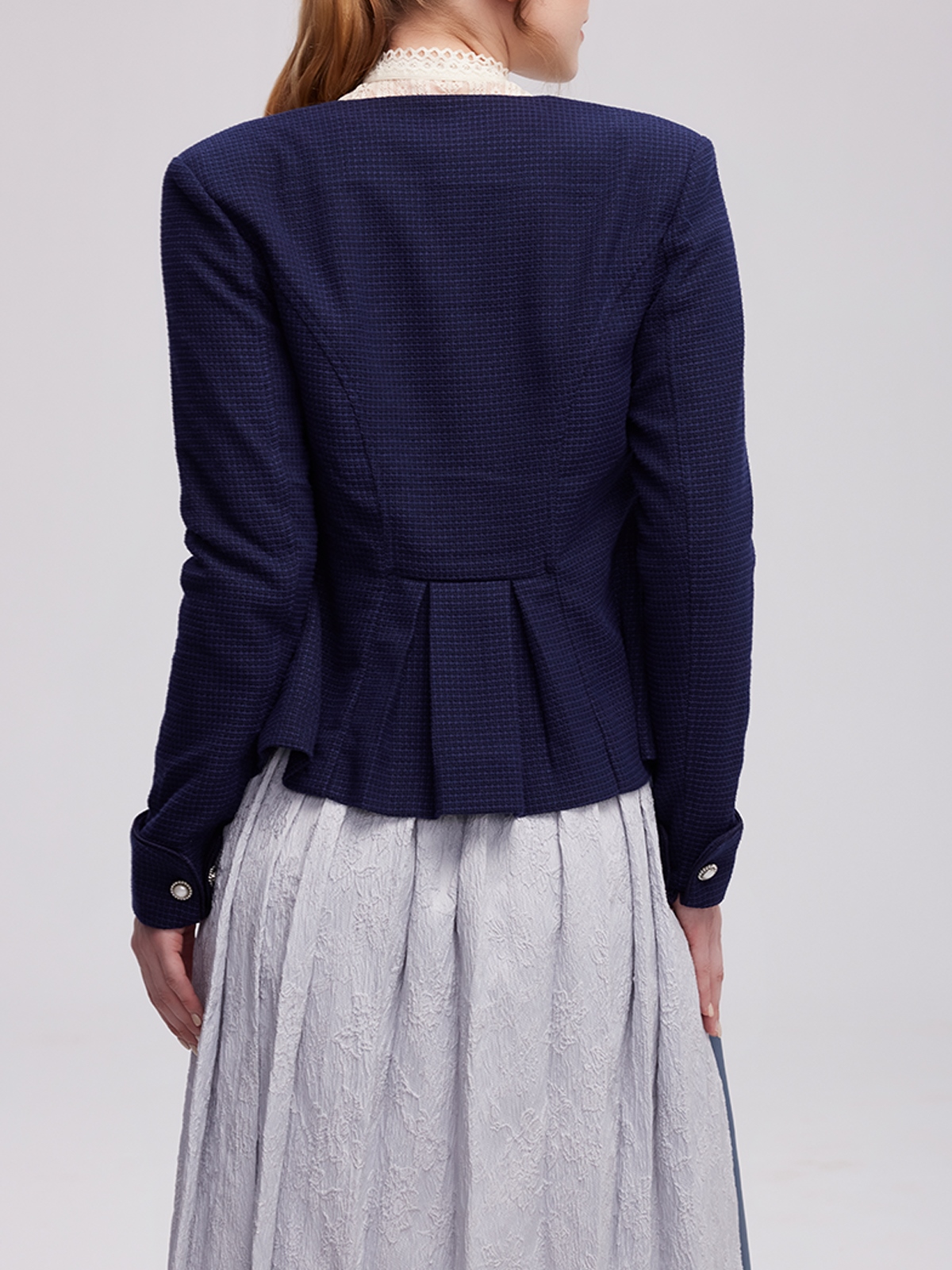 Moderne Dirndl in Grün mit urbanem Stil