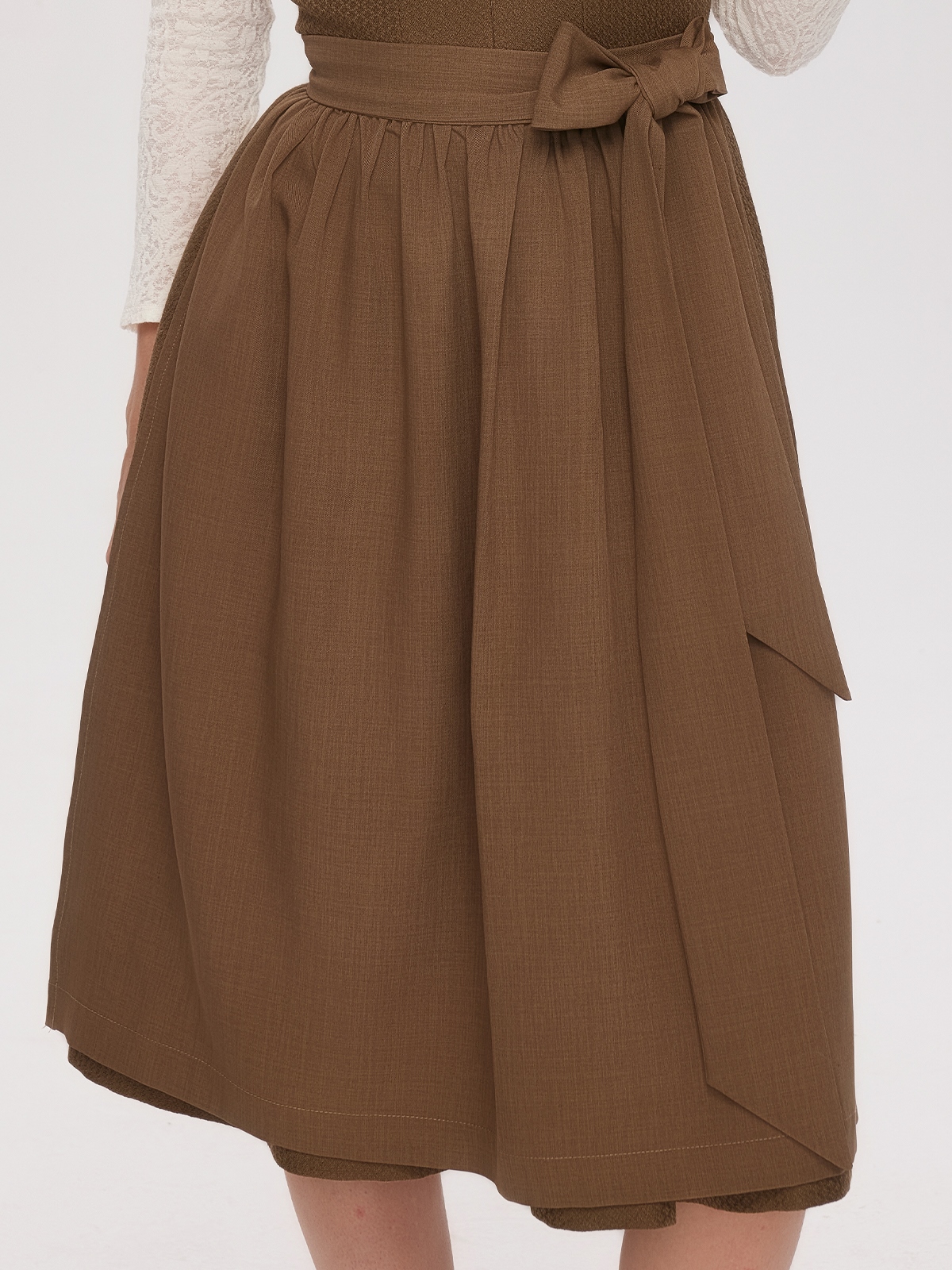 Modernes Dirndl in Grün