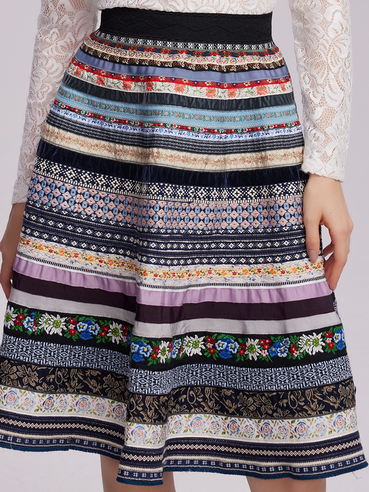 Samt Dirndl Blau mit eleganten Accessoires